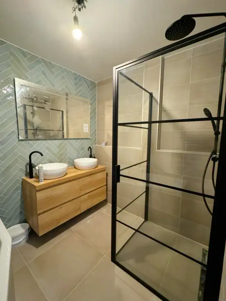 badkamer renovatie tilburg wandmeubel kranen en douche scherm montage